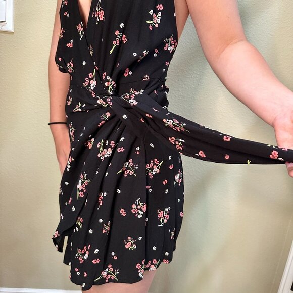 FREE PEOPLE Wrap Front Short Shorts Floral Romper Onesie - Size 2 - Picture 7 of 10